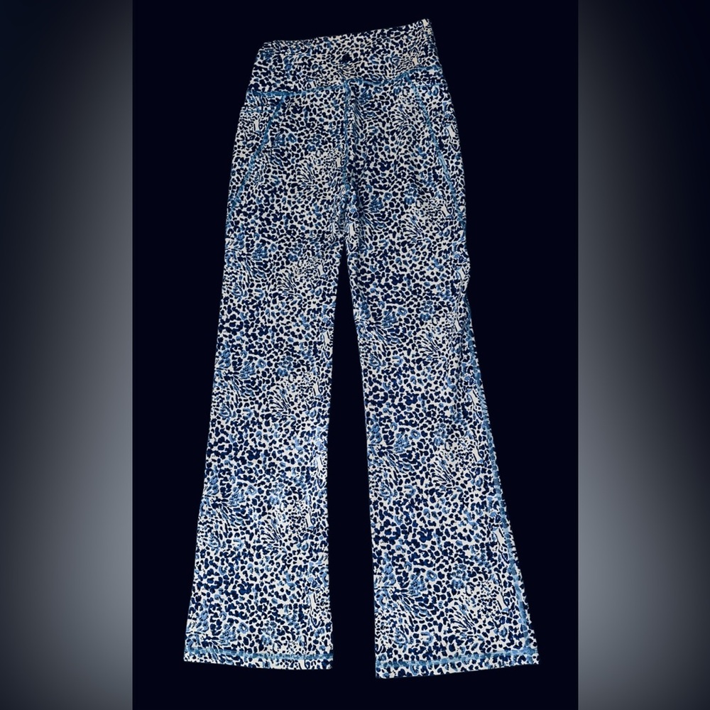Lilly Pulitzer Abstract Blue and White Leopard Wide-Leg Pants/ Leggings szL - Picture 12 of 12